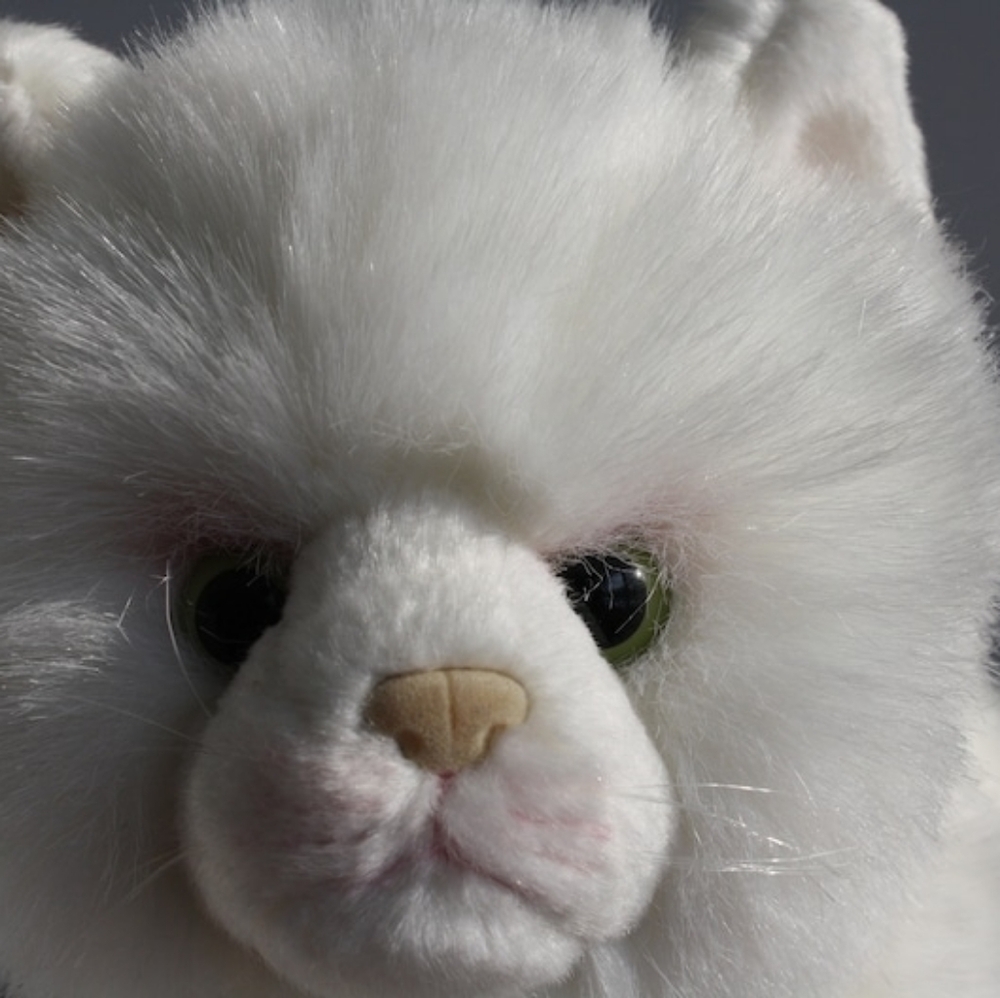 Vintage Yomiko Classics Persian Cat Plush, White with Green Eyes - Picture 7 of 7
